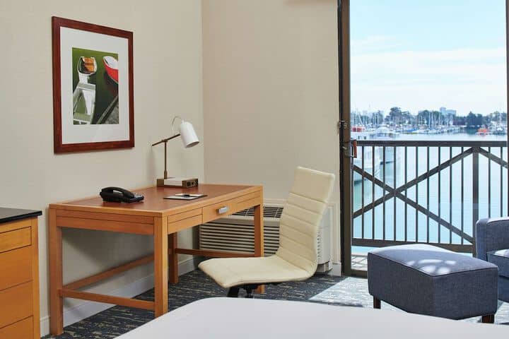 Room 22 of 110