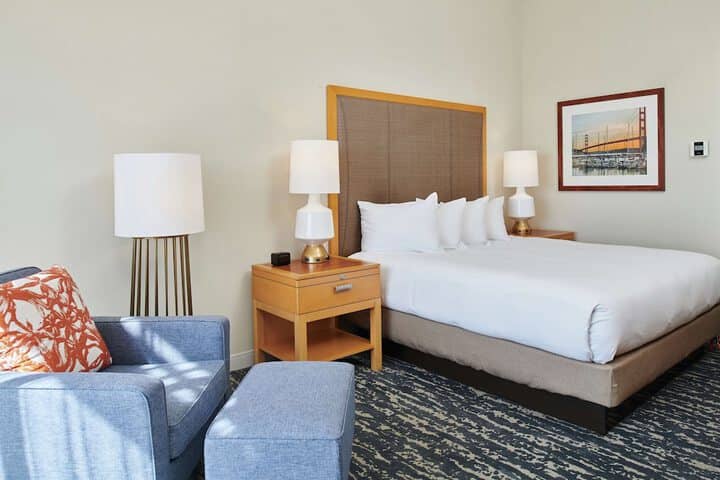 Room 18 of 110