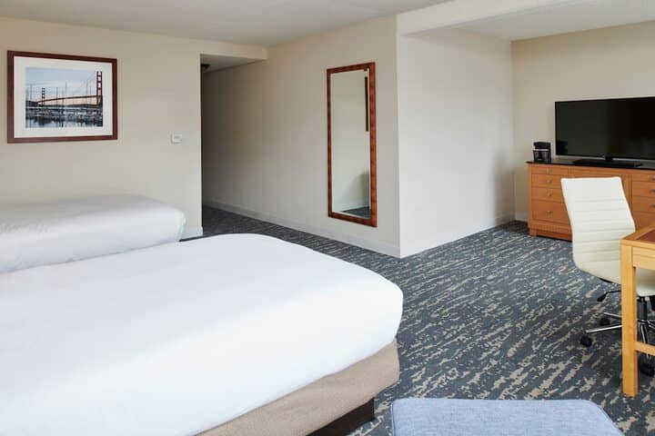 Room 6 of 110