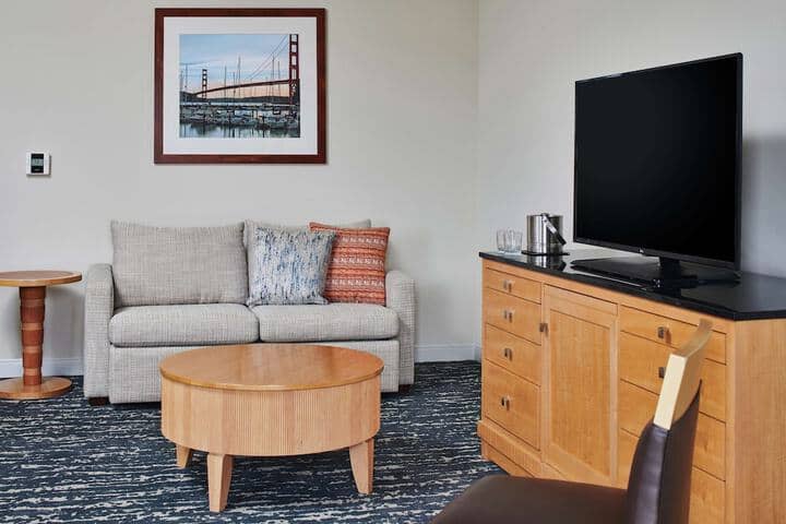 Room 34 of 110